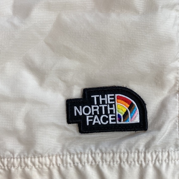 The North Face Outline Shorts in Gardenia White Pride Collection - Picture 5 of 9